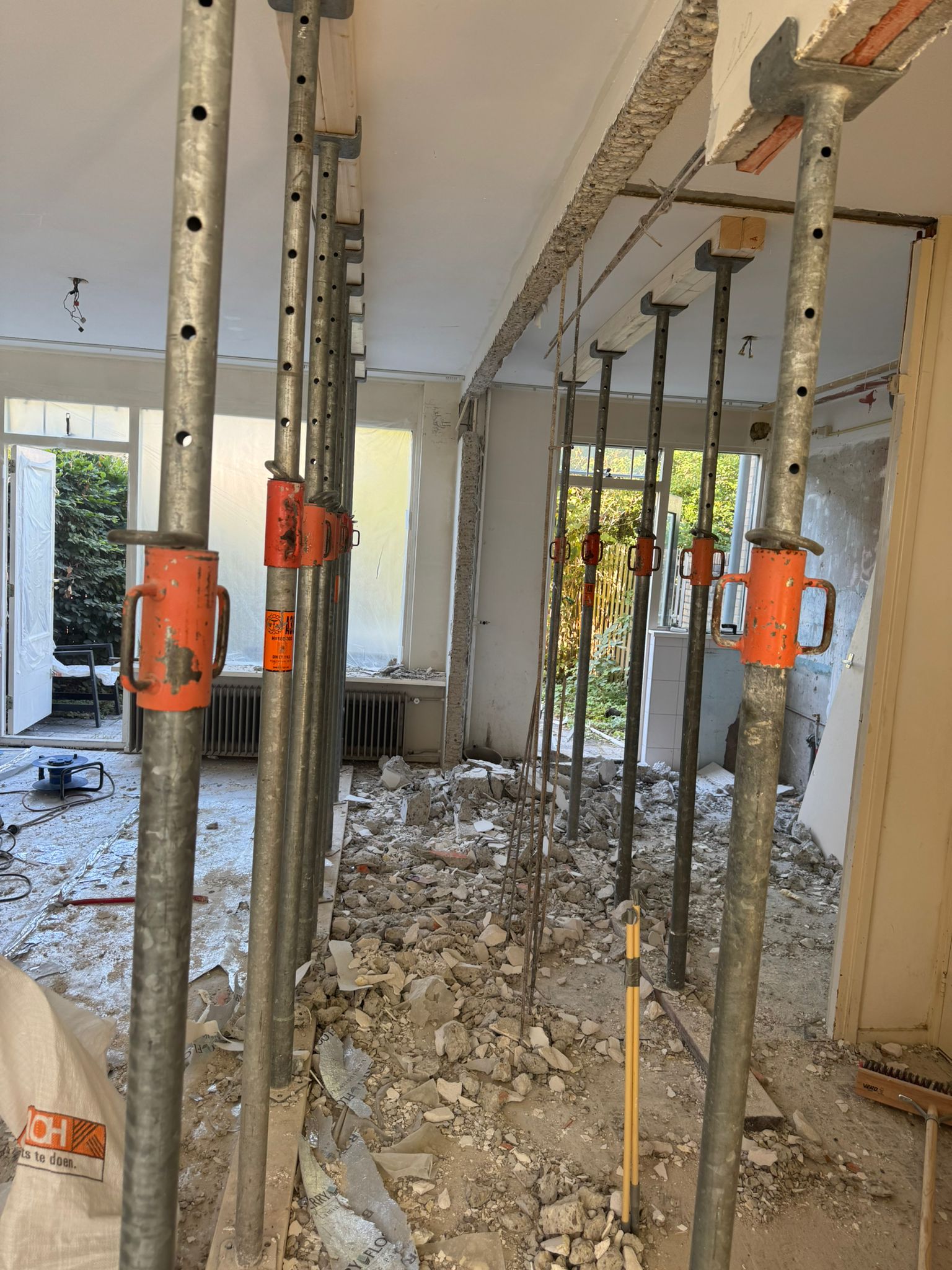 Voor — draagbalk plaatsen + afwerking · Klus Expert Breda (foto 3)