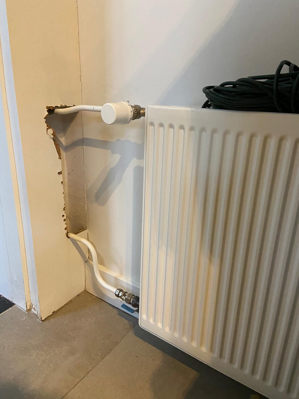 radiator verwijderd, leidingen afgedopt